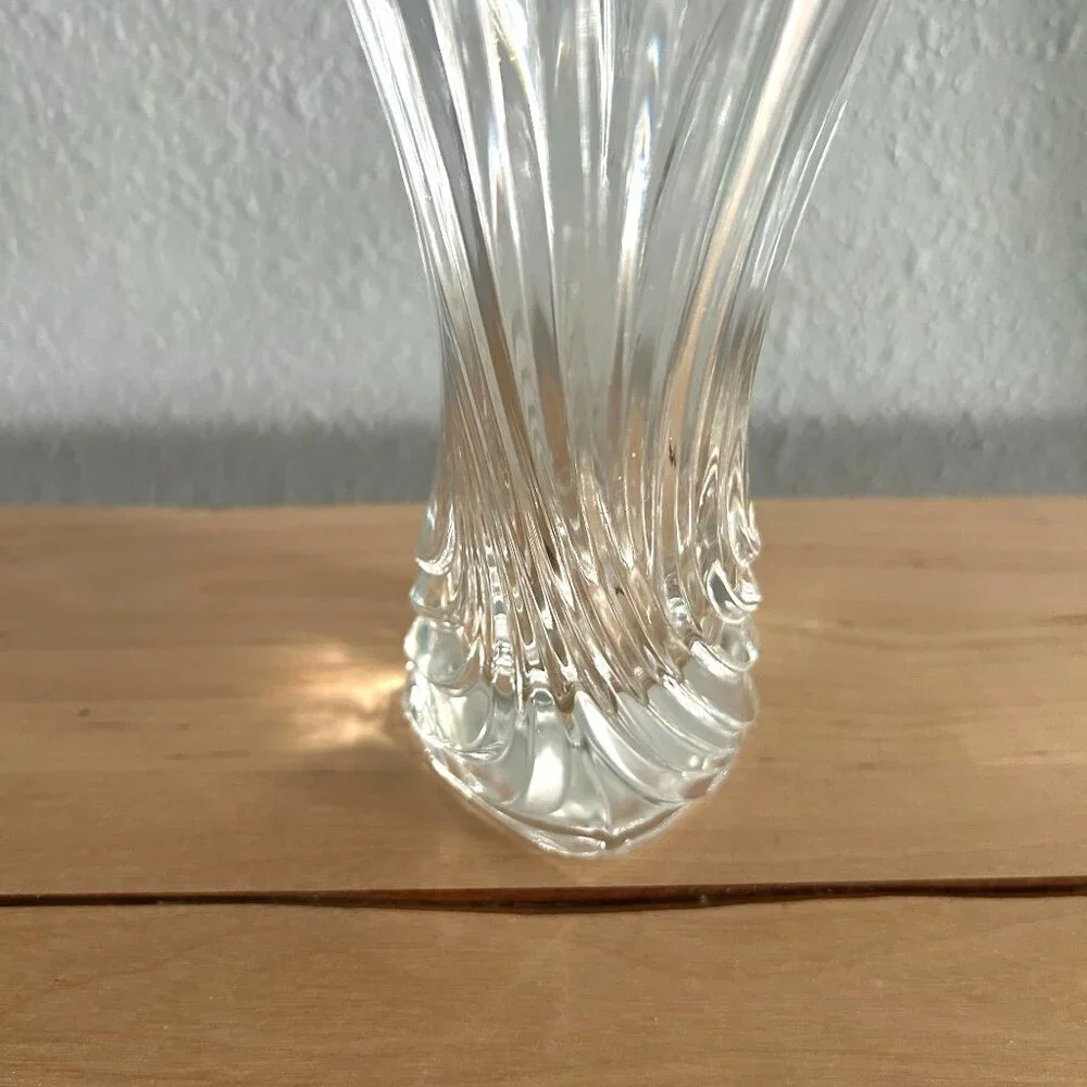 Mikasa Flores Vase 8 Inch‎ Clear Glass Flared Fan Swirl Shape Fluted